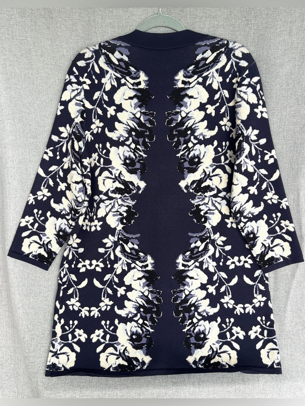 Tuckernuck Floral Horizon Knit Jacquard Cardigan floral navy cream size M - Picture 6 of 17